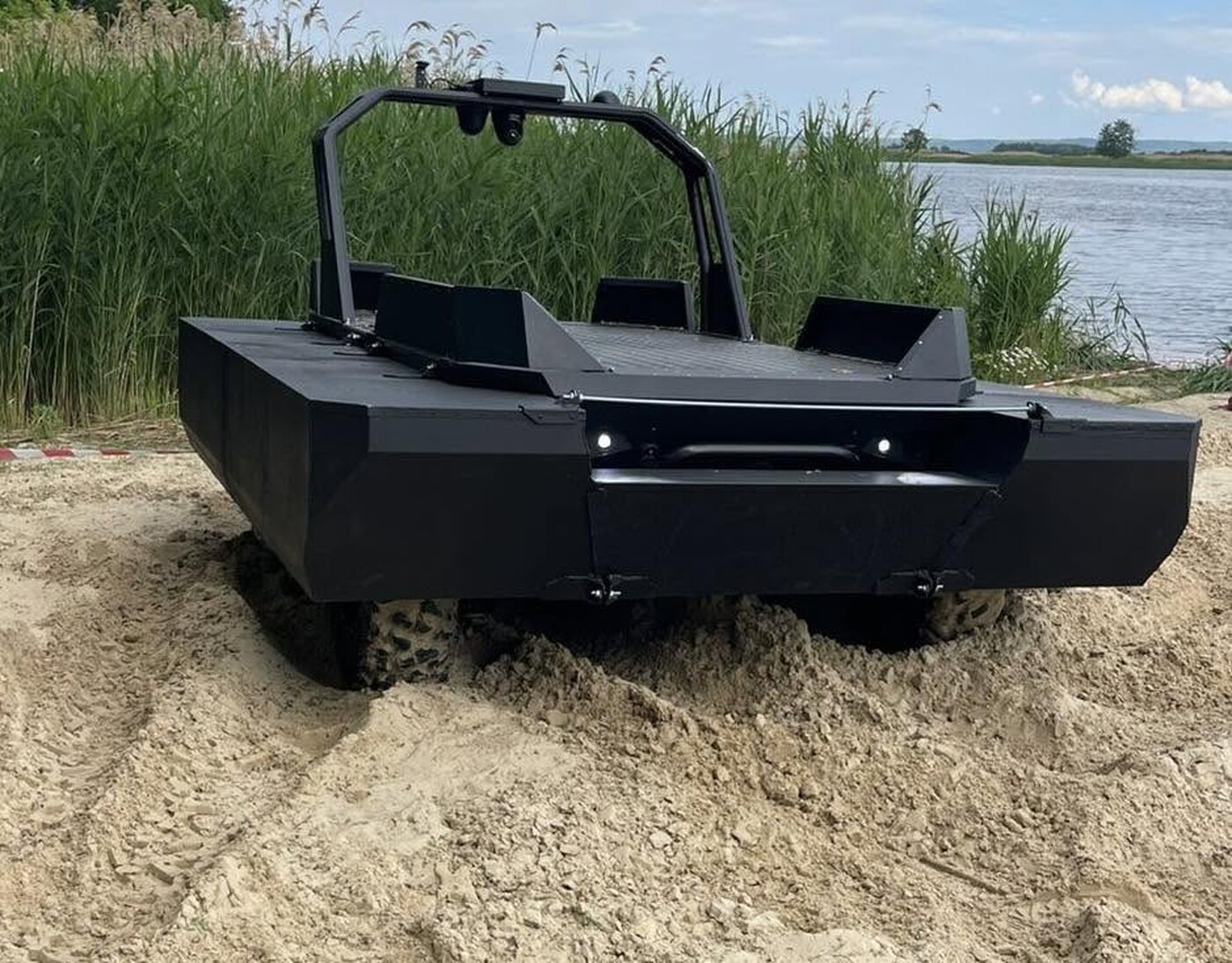 Ratel X learns to swim: we are developing an amphibious UGV